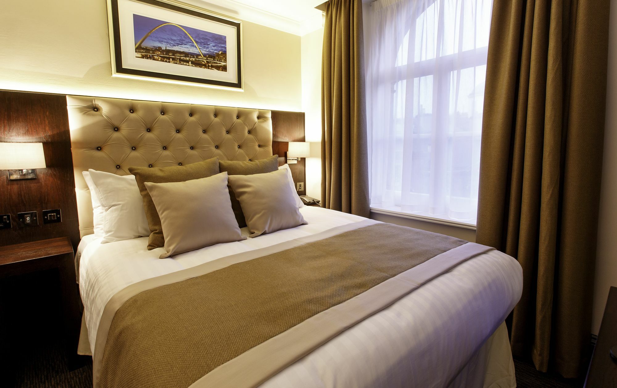 The Vermont Aparthotel Нюкасъл ъпон Тайн Екстериор снимка