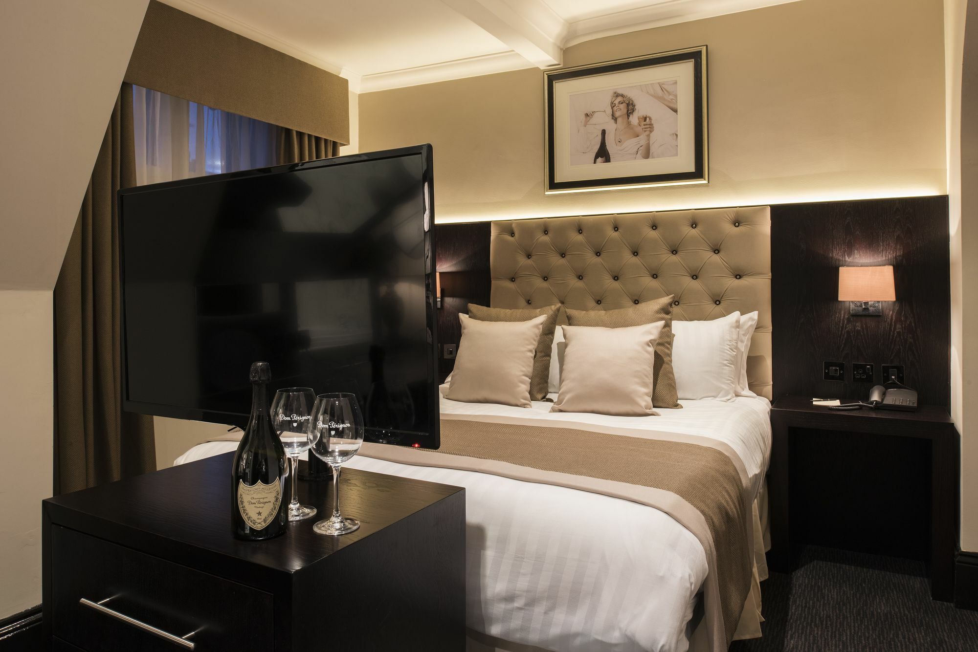 The Vermont Aparthotel Нюкасъл ъпон Тайн Екстериор снимка