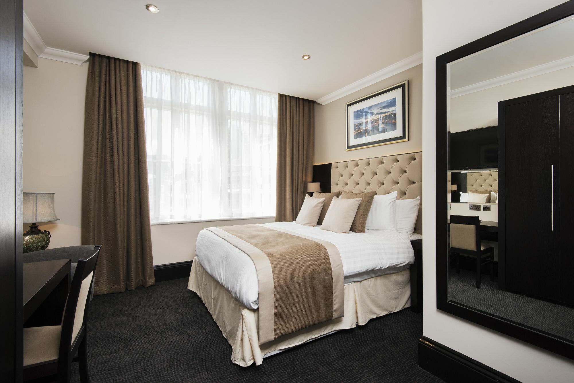 The Vermont Aparthotel Нюкасъл ъпон Тайн Екстериор снимка