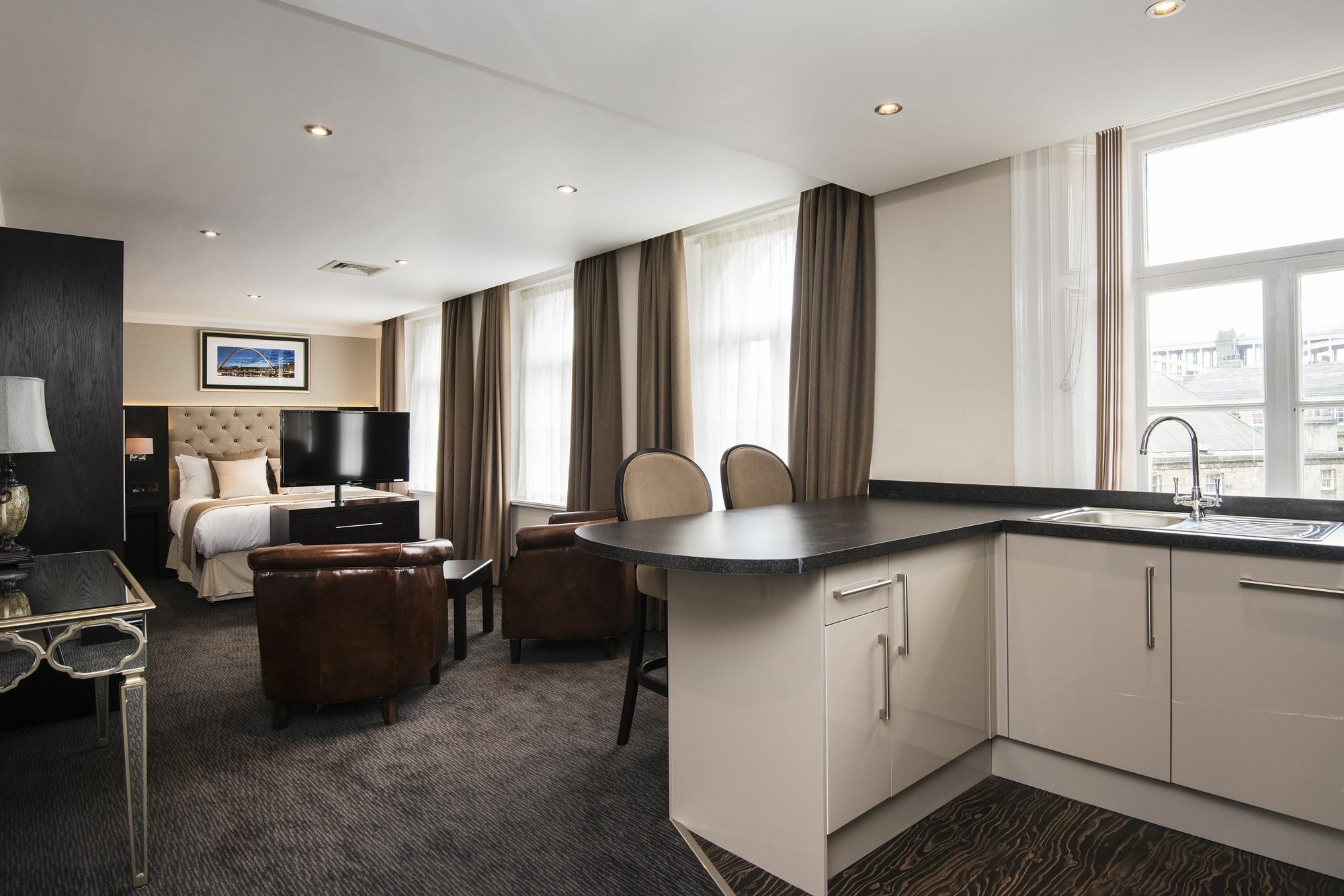 The Vermont Aparthotel Нюкасъл ъпон Тайн Екстериор снимка